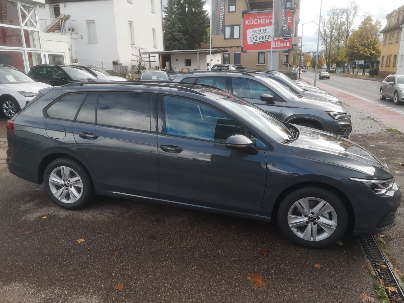 Volkswagen Golf 1.5 eTSI DSG Life - Samsaru's Car Outlet