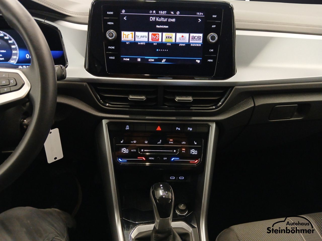 Volkswagen T-ROC Life 1.5TSI DSG - Samsaru's Car Outlet