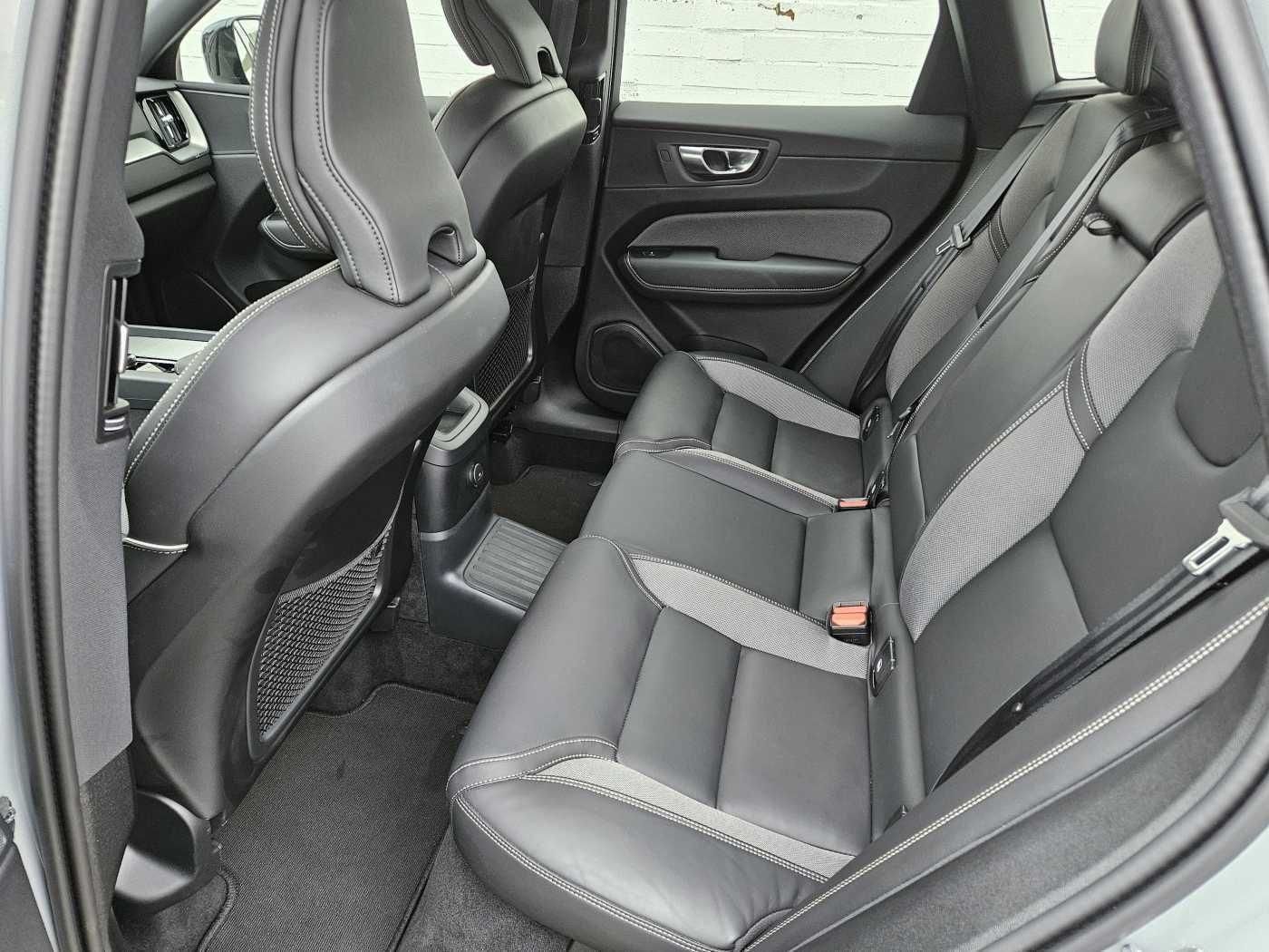 Volvo XC60 T6 AWD Plus Dark*AHK*ACC*Panorama*RFK*