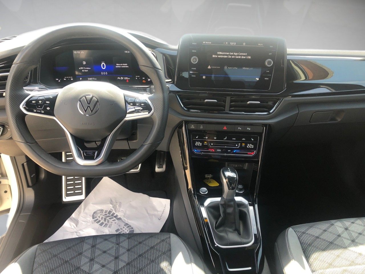 Volkswagen T-Roc 2.0 l TDI DSG R-Line+ - Samsaru's Car Outlet