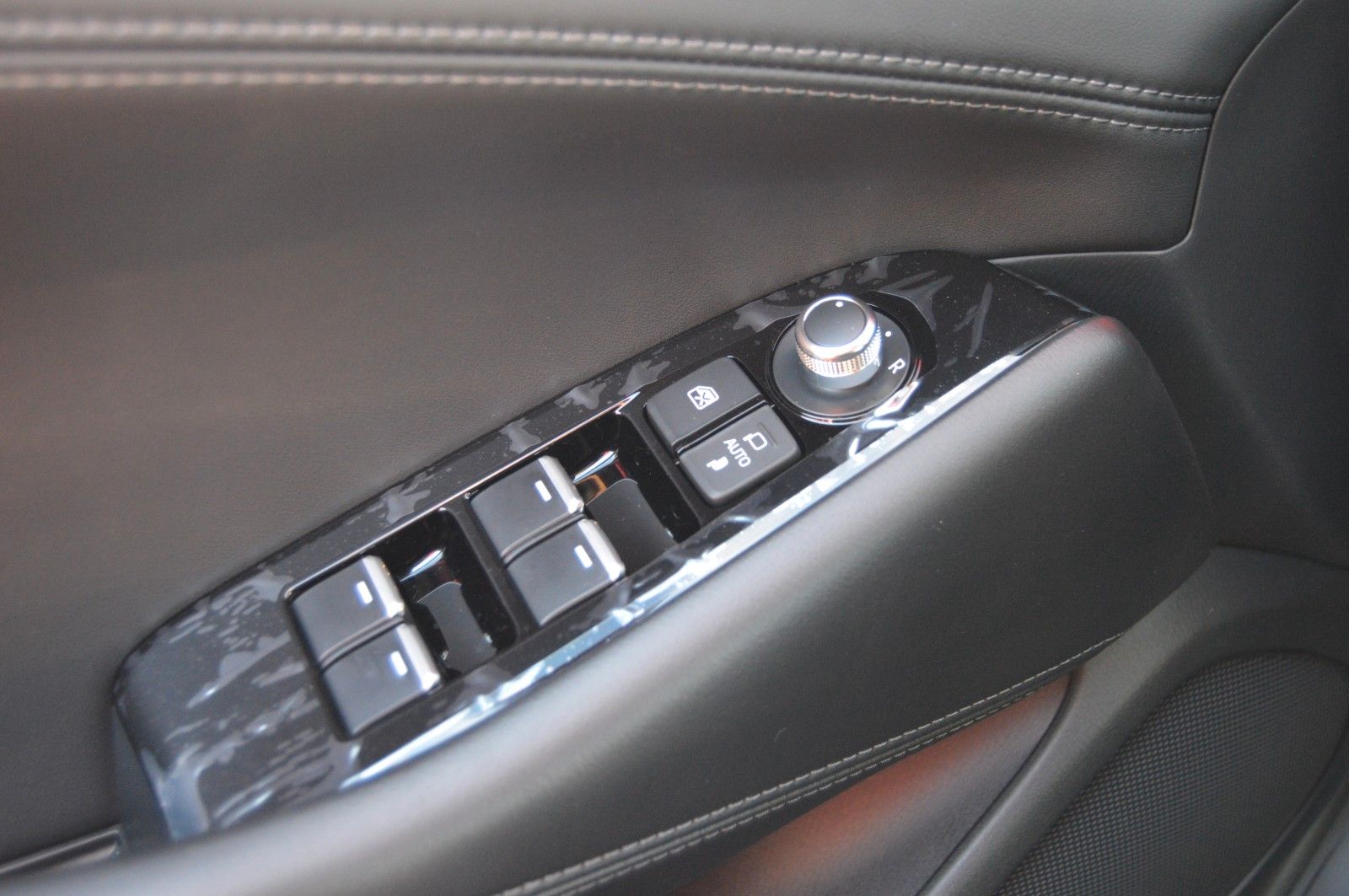 Mazda 6 Limousine Benzin 194PS 6AG Exclusive-Line Navi