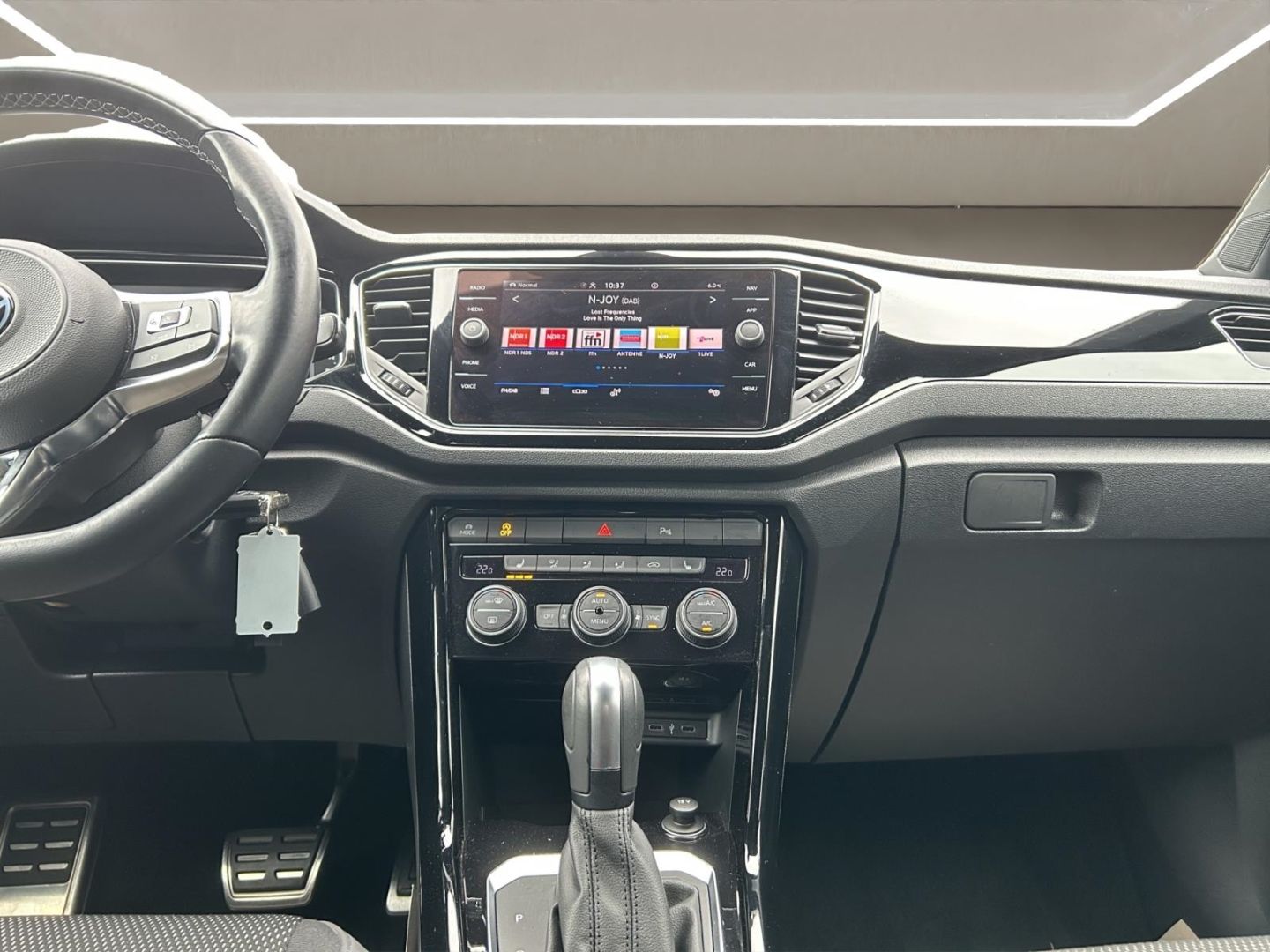 Volkswagen T-Roc Sport 1.5 TSI DSG - Samsaru's Car Outlet
