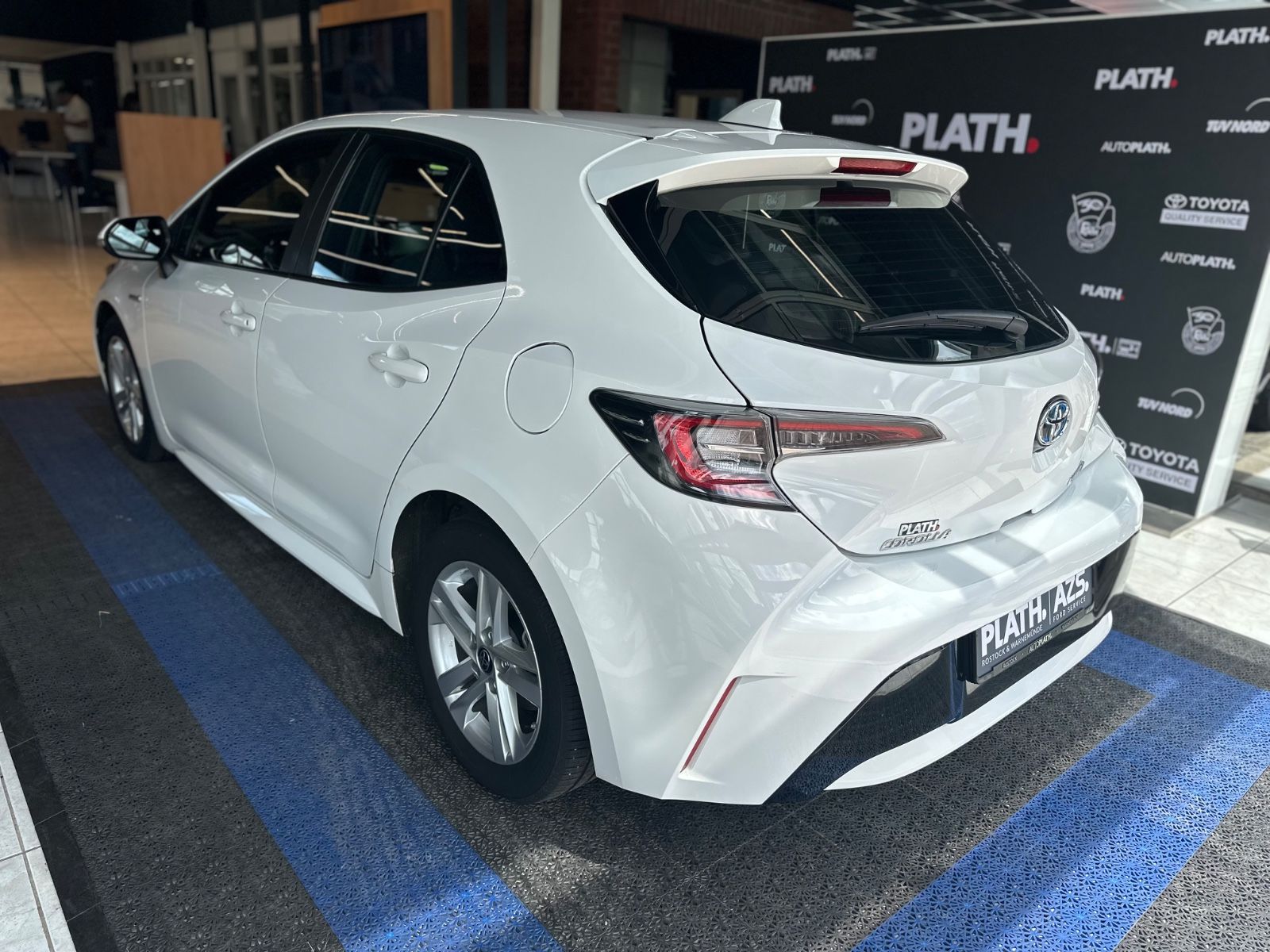 Toyota Corolla Hybrid Club - Samsaru's Car Outlet