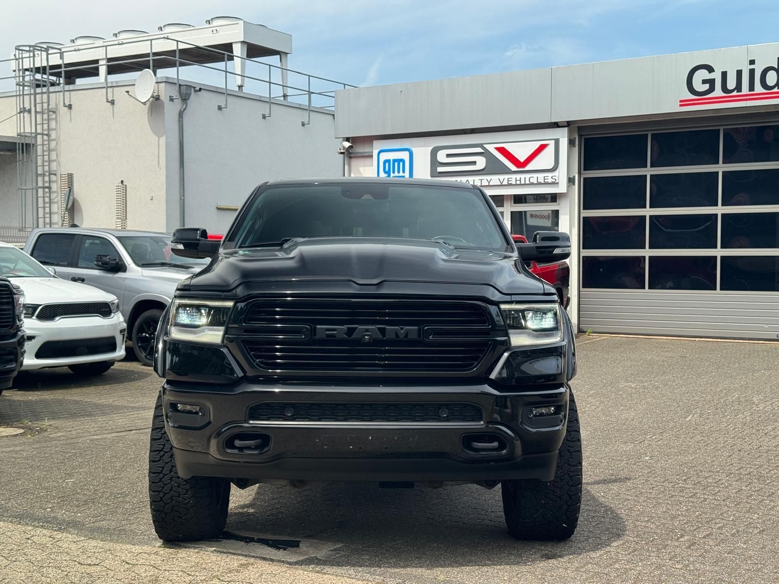 Dodge RAM 5.7 V8 Laramie Night Umbau +LPG +teilb. Heck