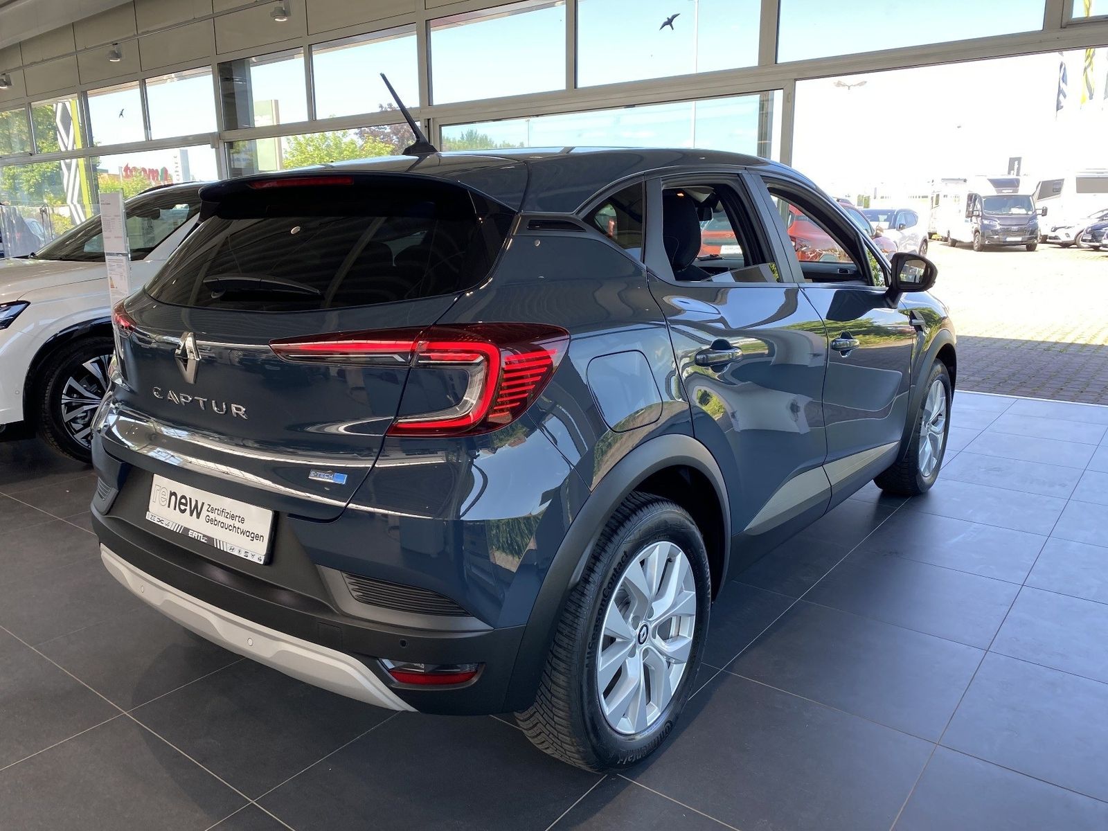 Renault Captur BUSINESS EDITION E-TECH Plug-in - Samsaru's Car Outlet