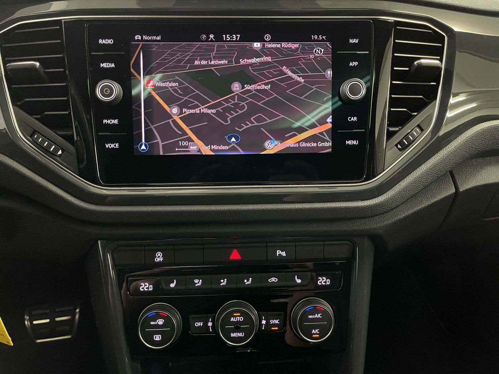 Volkswagen T-Roc 2.0 TSI Sport 4M - Samsaru's Car Outlet