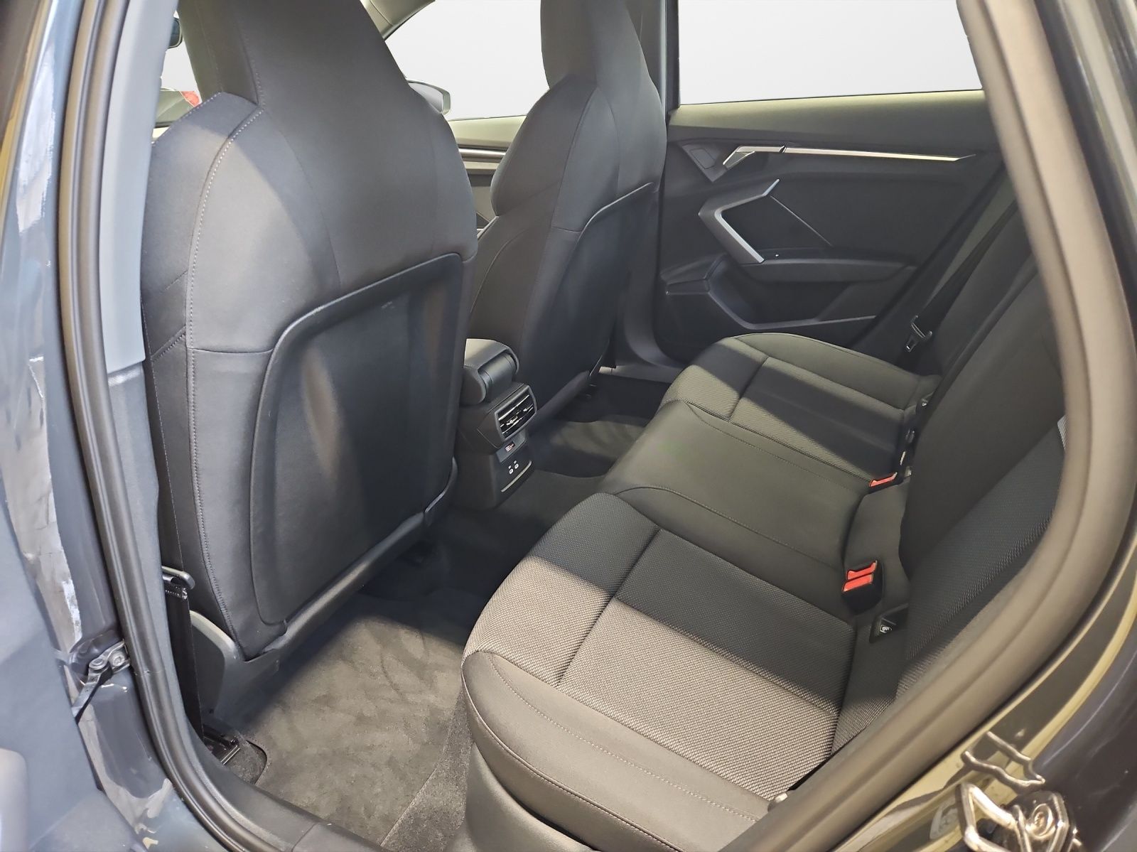 Audi A3 Limousine 30 TFSI S tronic advanced - Samsaru's Car Outlet