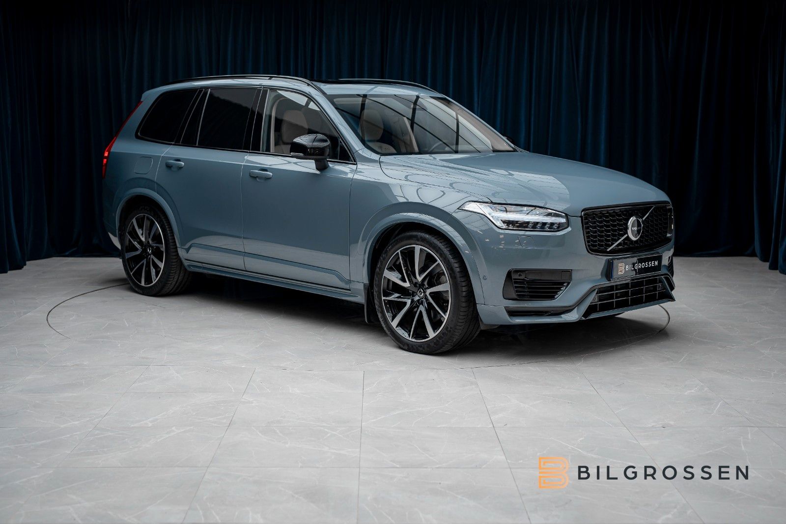 Volvo XC90 T8 Recharge Ultimate Dark B&W Pano HUD