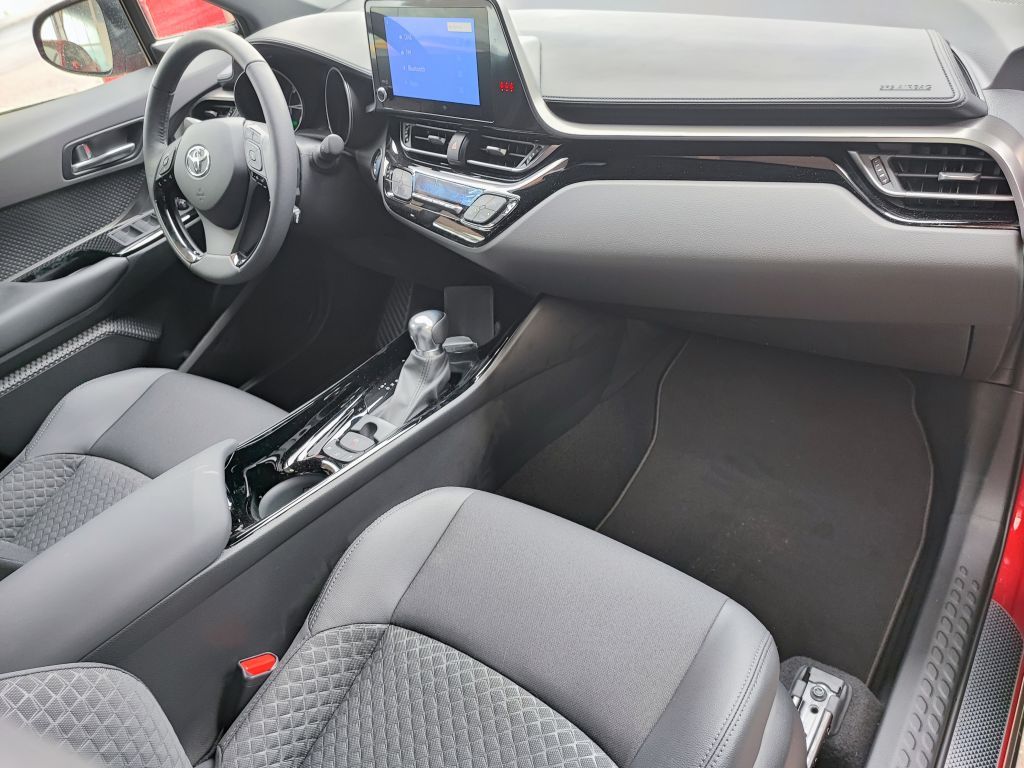 Toyota C-HR 2.0 Hybrid - Samsaru's Car Outlet