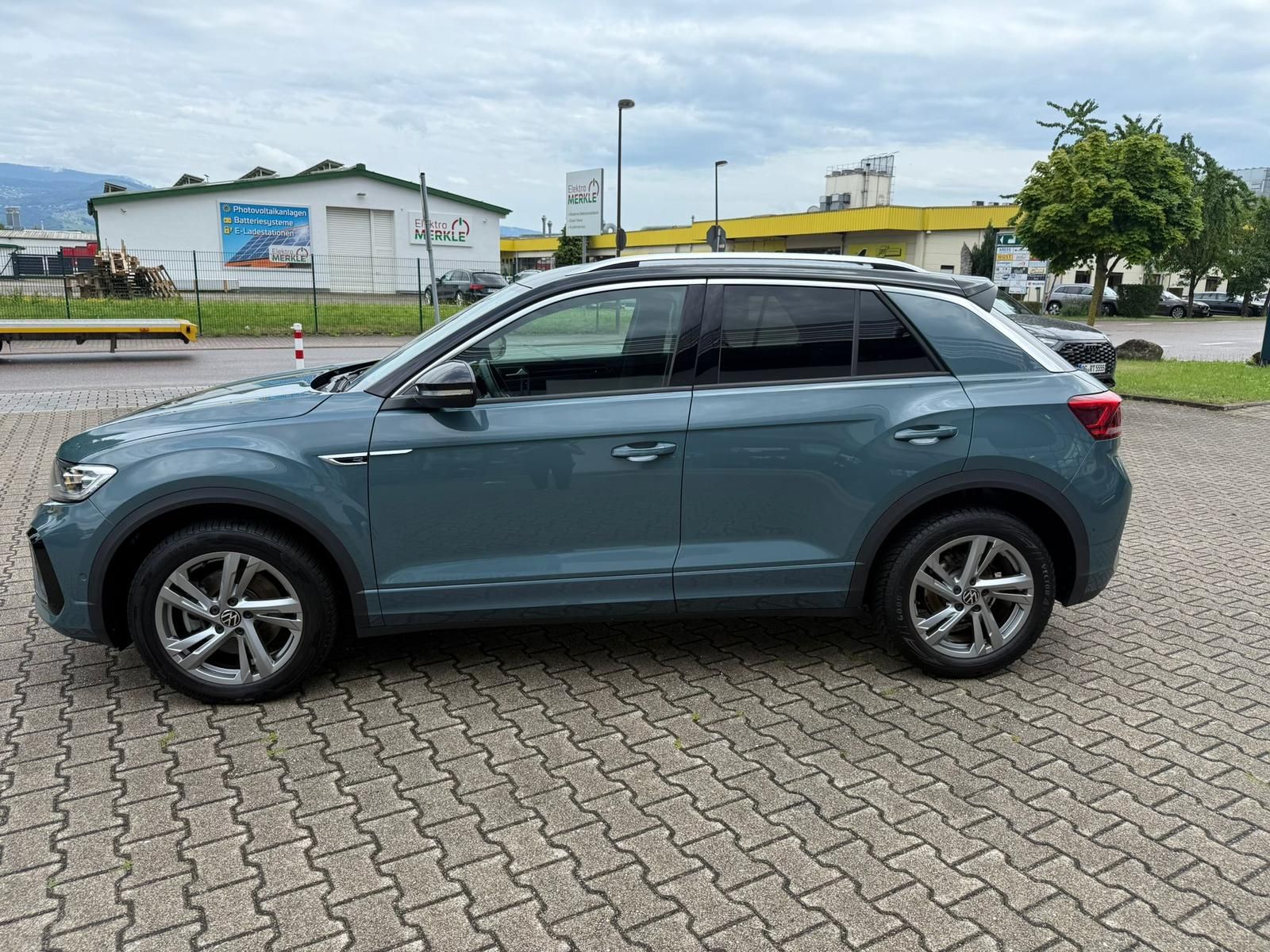 Volkswagen T-Roc 2.0 TDI R-Line - Samsaru's Car Outlet