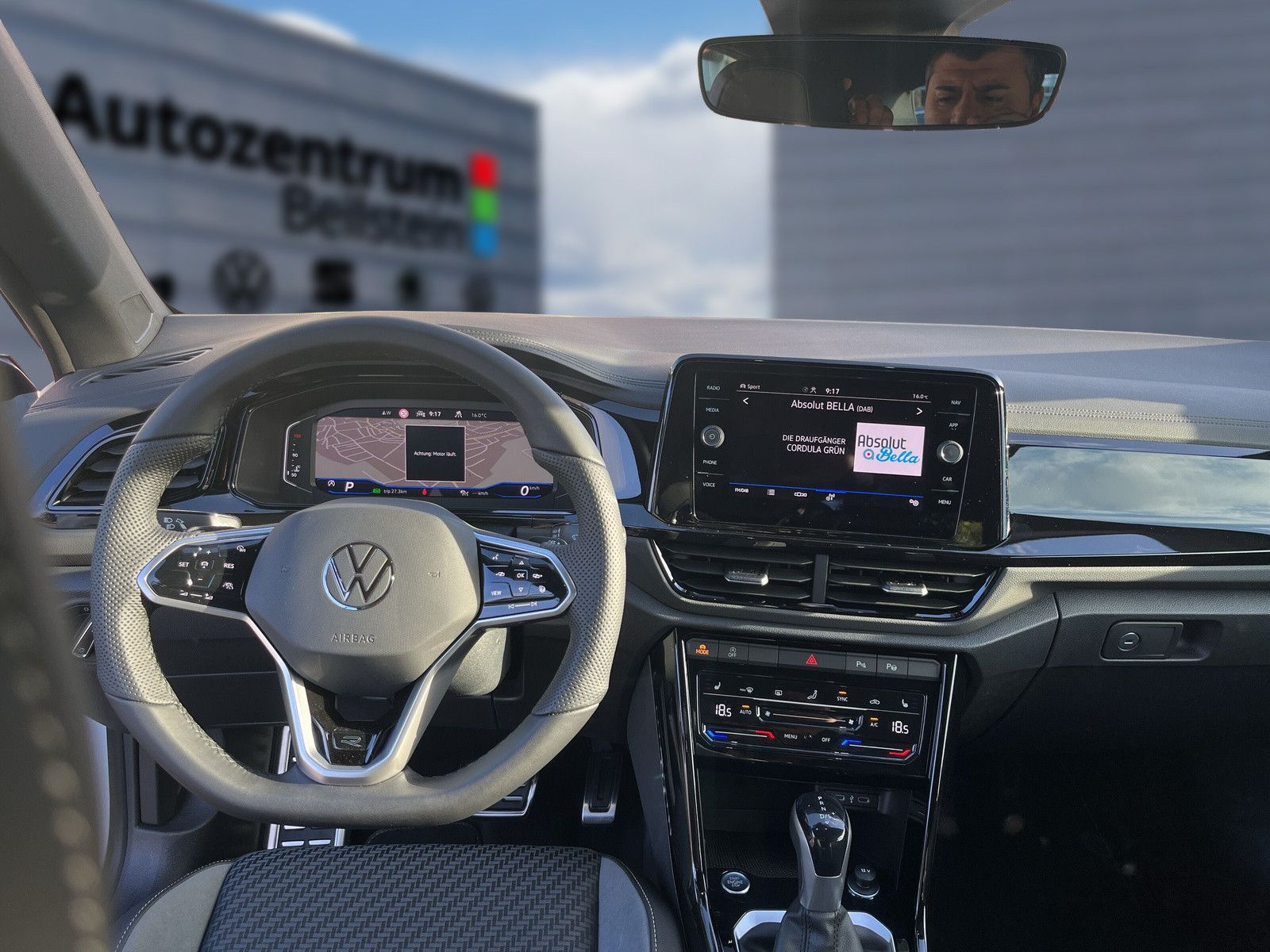 Volkswagen T-Roc R-Line - Samsaru's Car Outlet