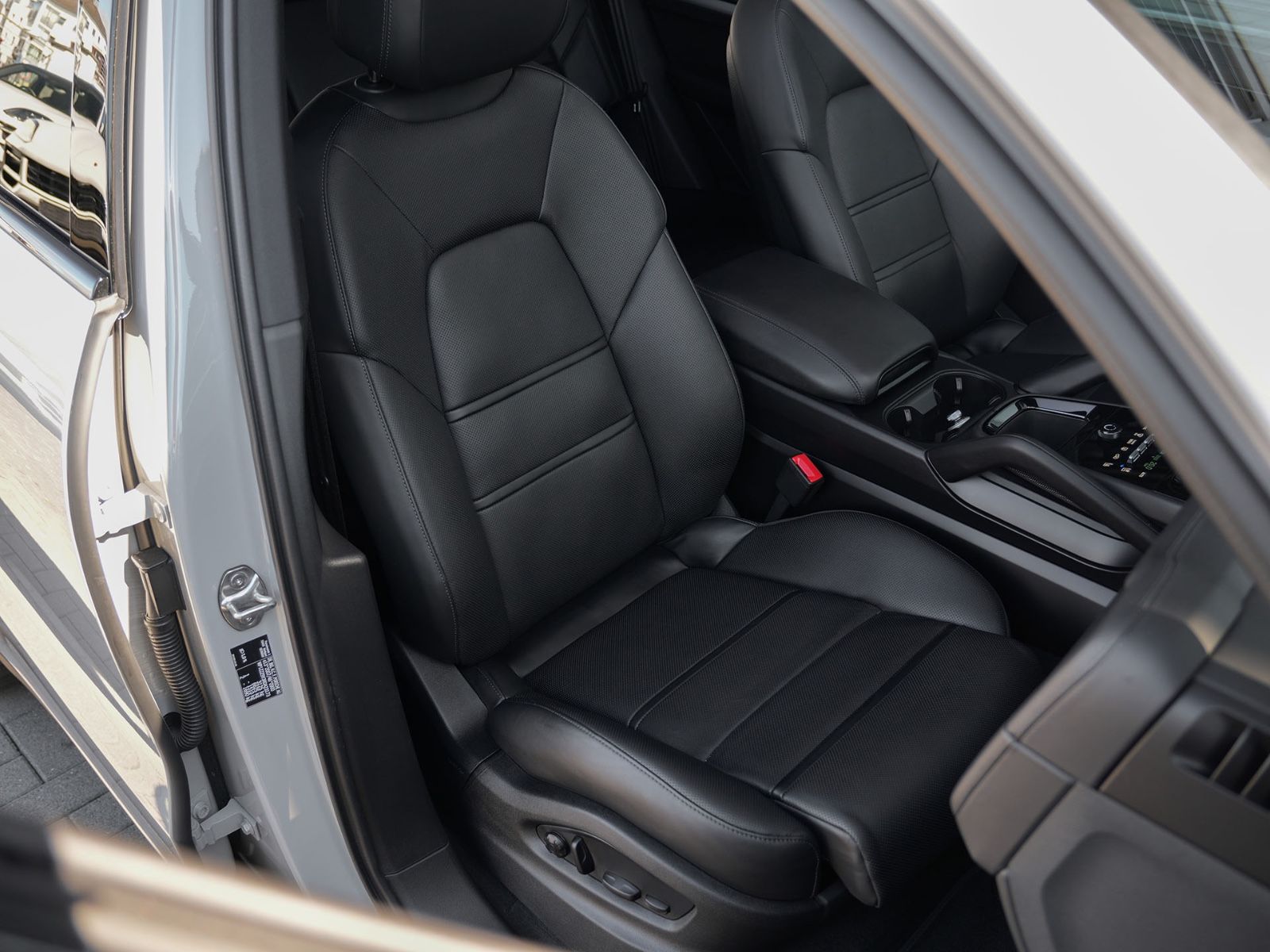 Porsche E-Hybrid INNODRIVE-LUFTF.-PANO-AHK-MASSAGE-VOLL