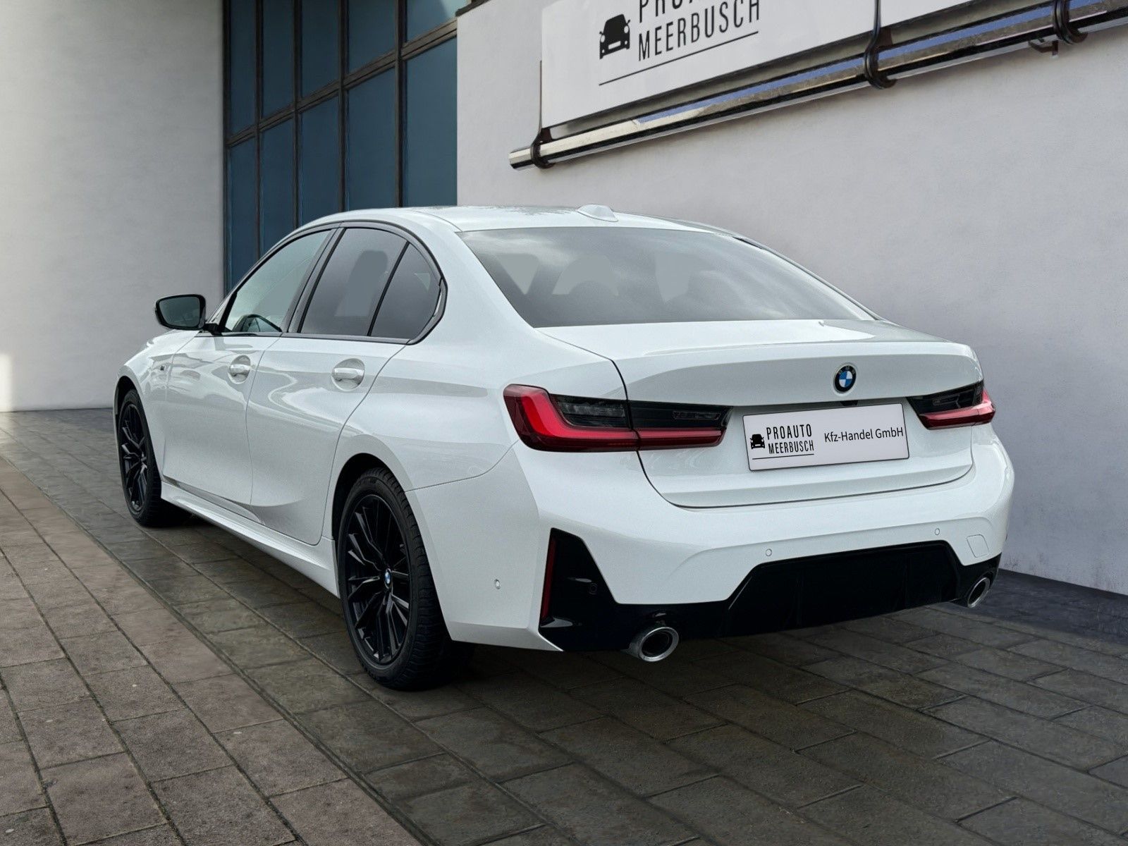 BMW 320i M Sport - Samsaru's Car Outlet