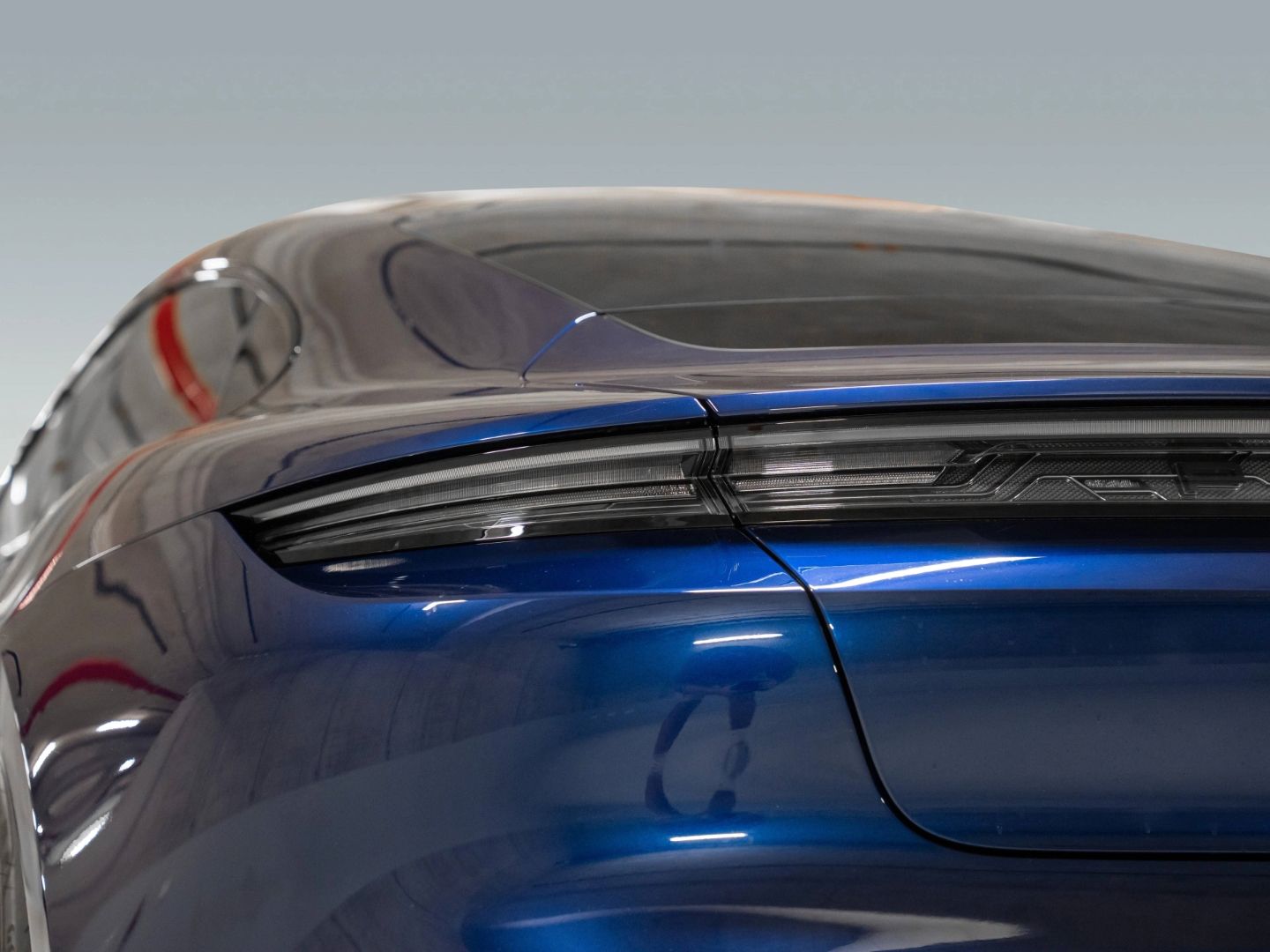 Porsche Taycan GTS InnoDrive Burmester Beifahrerdisplay