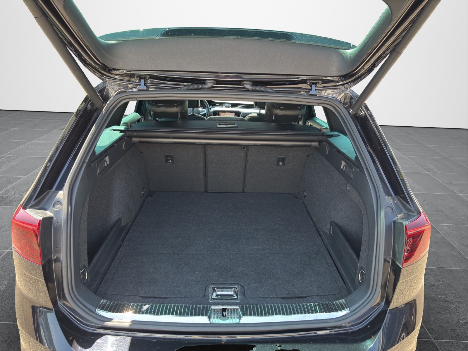 Volkswagen Passat R Line - Samsaru's Car Outlet