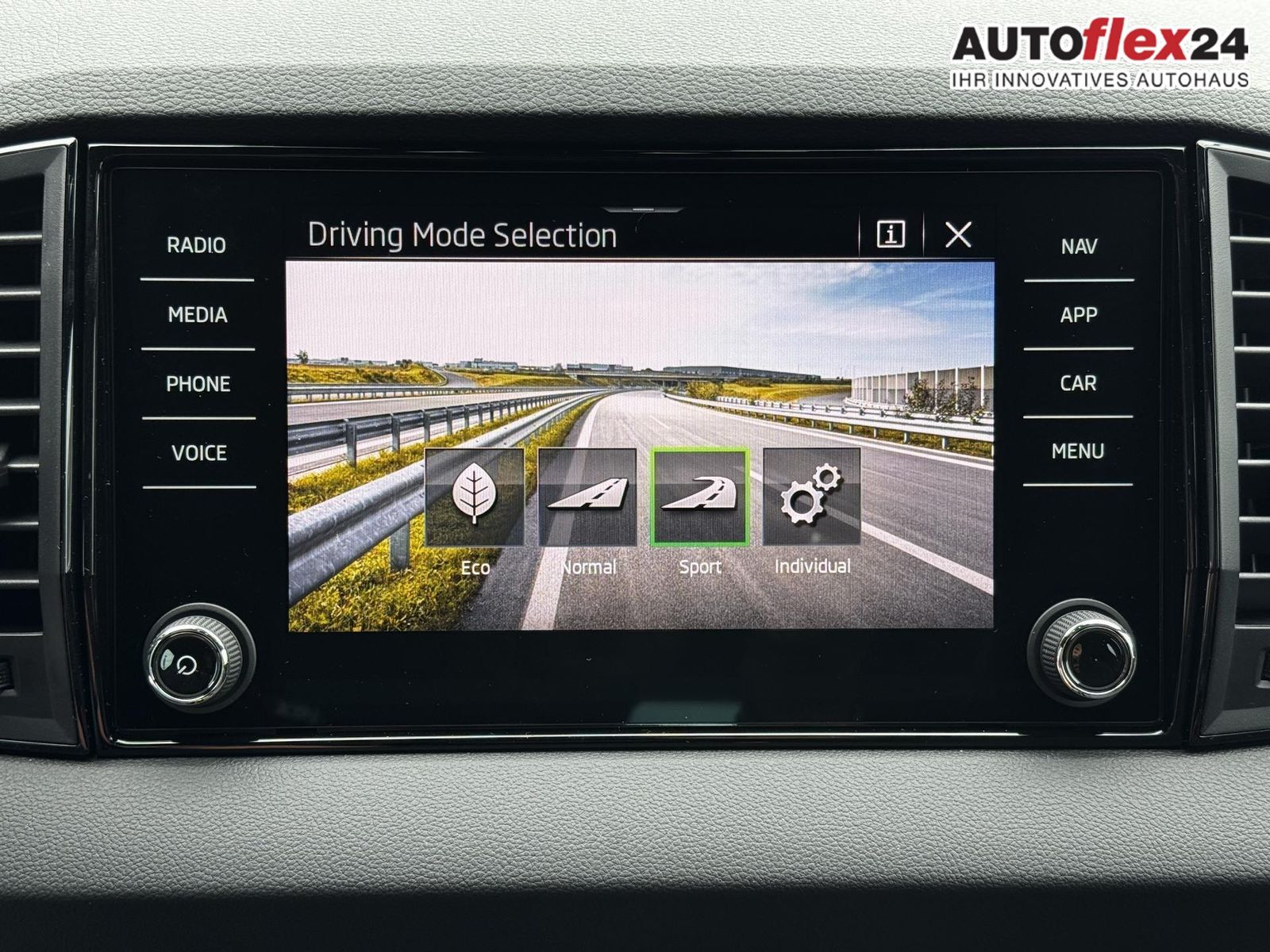 Skoda Karoq 1,5 TSI DSG Sportline 2ZKlimaautomatik ...