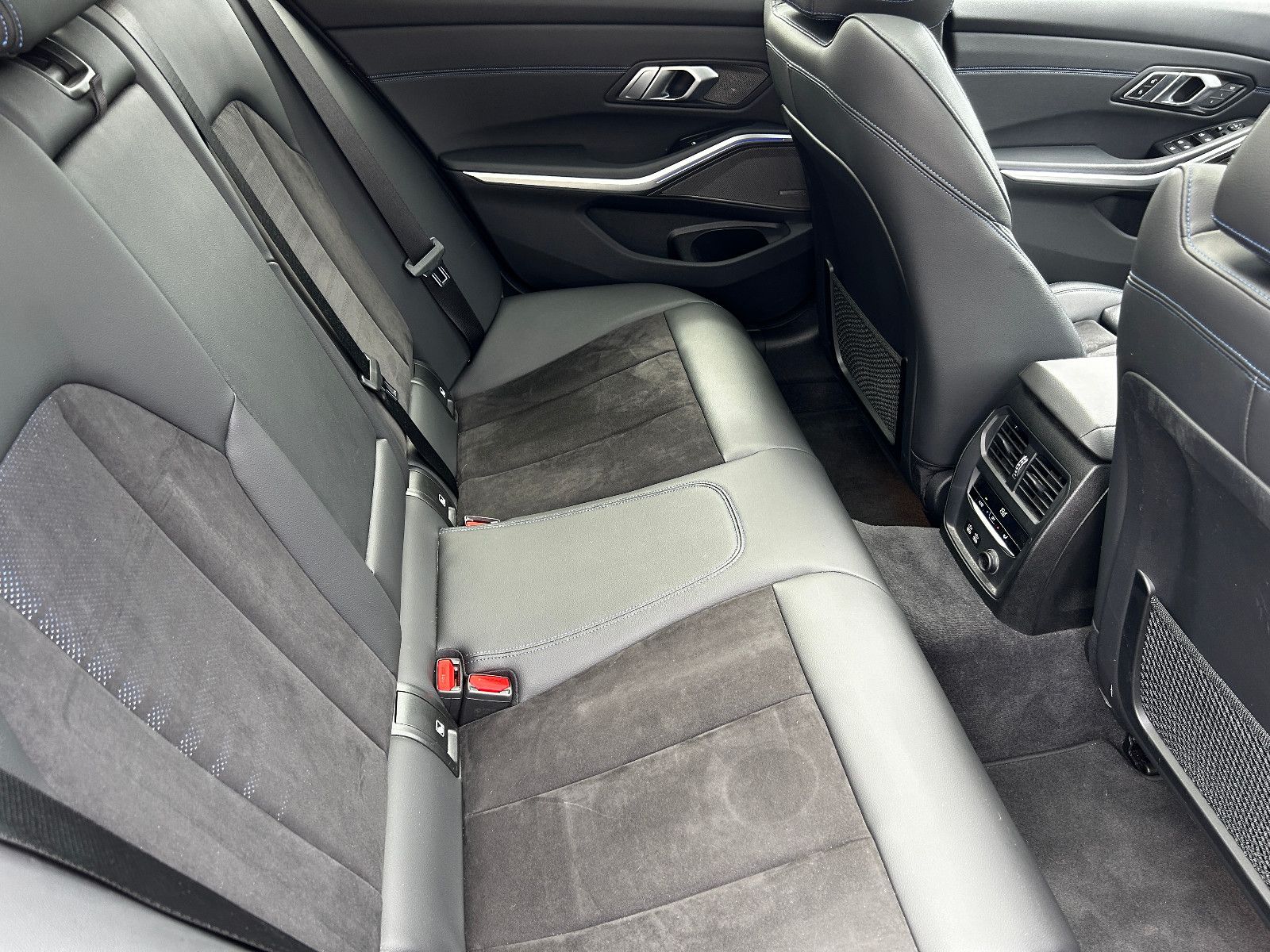 BMW 320 d Touring M Sport - Samsaru's Car Outlet