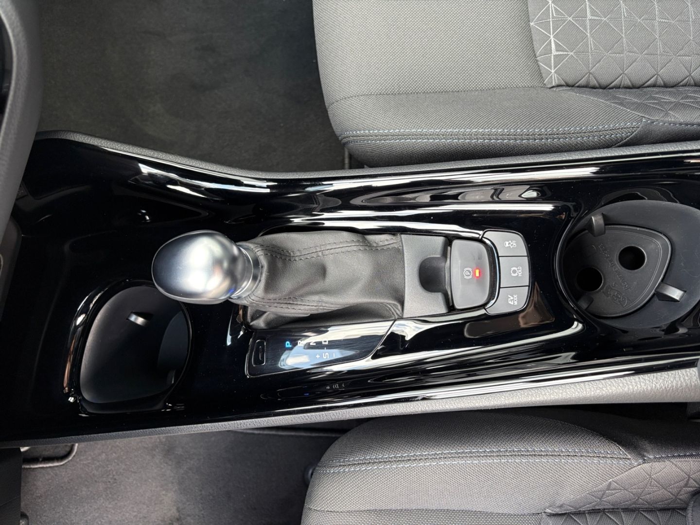 Toyota C-HR 2.0 Hybrid - Samsaru's Car Outlet