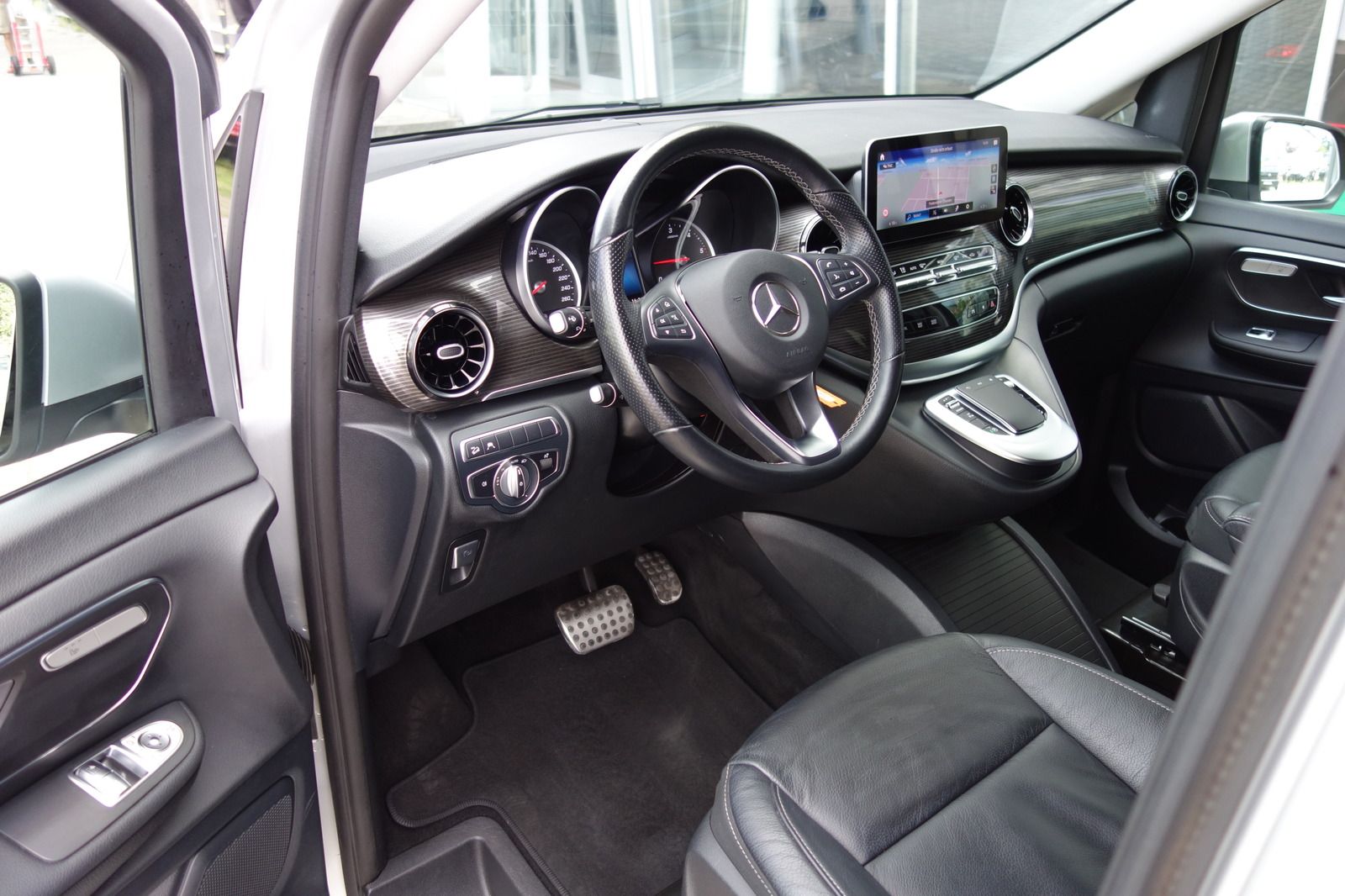 Mercedes-Benz V 300 d 4Mat Lang LED/MBUX/LEDER/eHECKTÜR/2xsTÜR