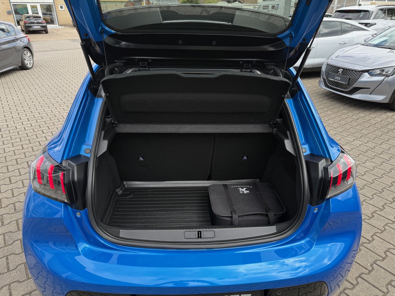 Peugeot 208 e- GT - Samsaru's Car Outlet