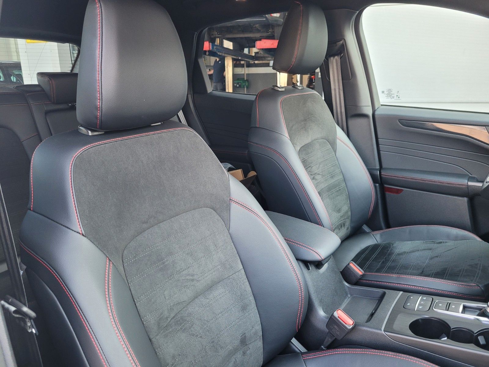 Ford Kuga Plug-In Hybrid ST-Line X - Samsaru's Car Outlet