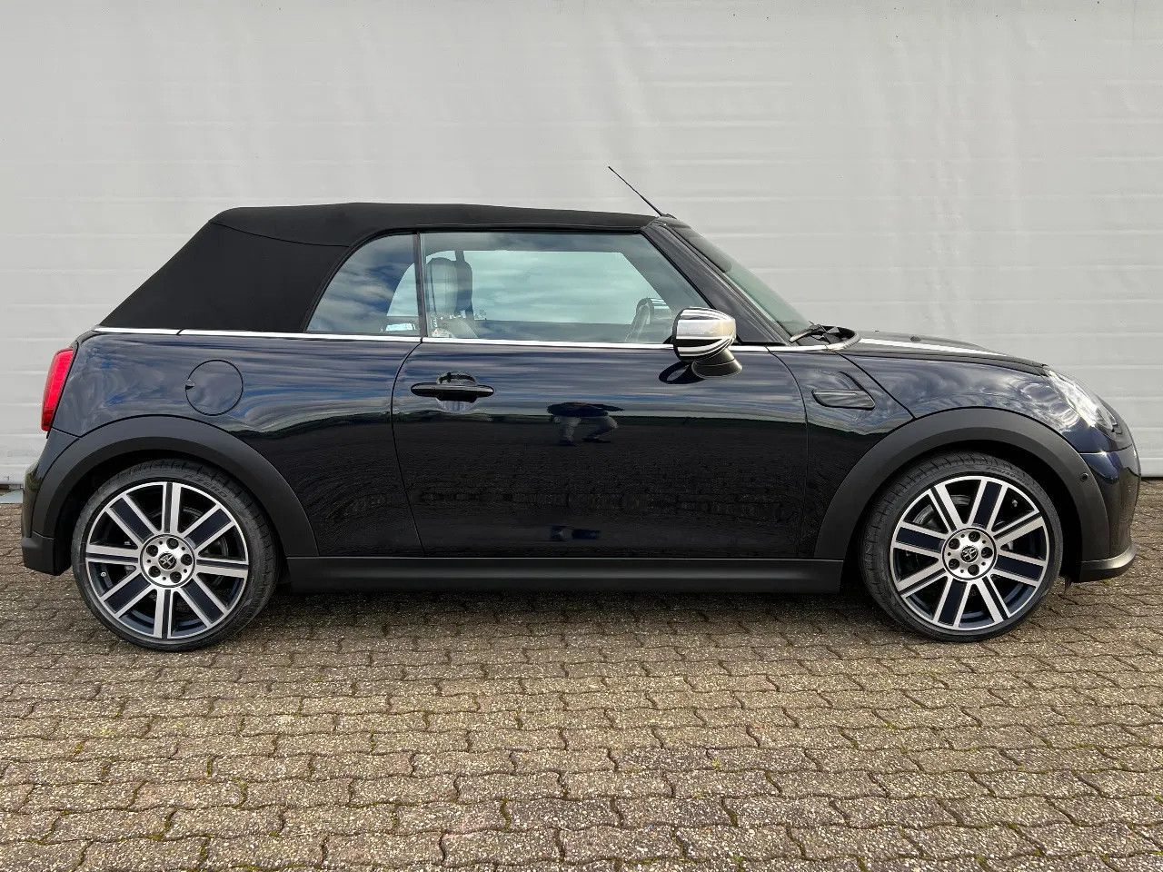 MINI Cooper Cabrio YOURS - Samsaru's Car Outlet