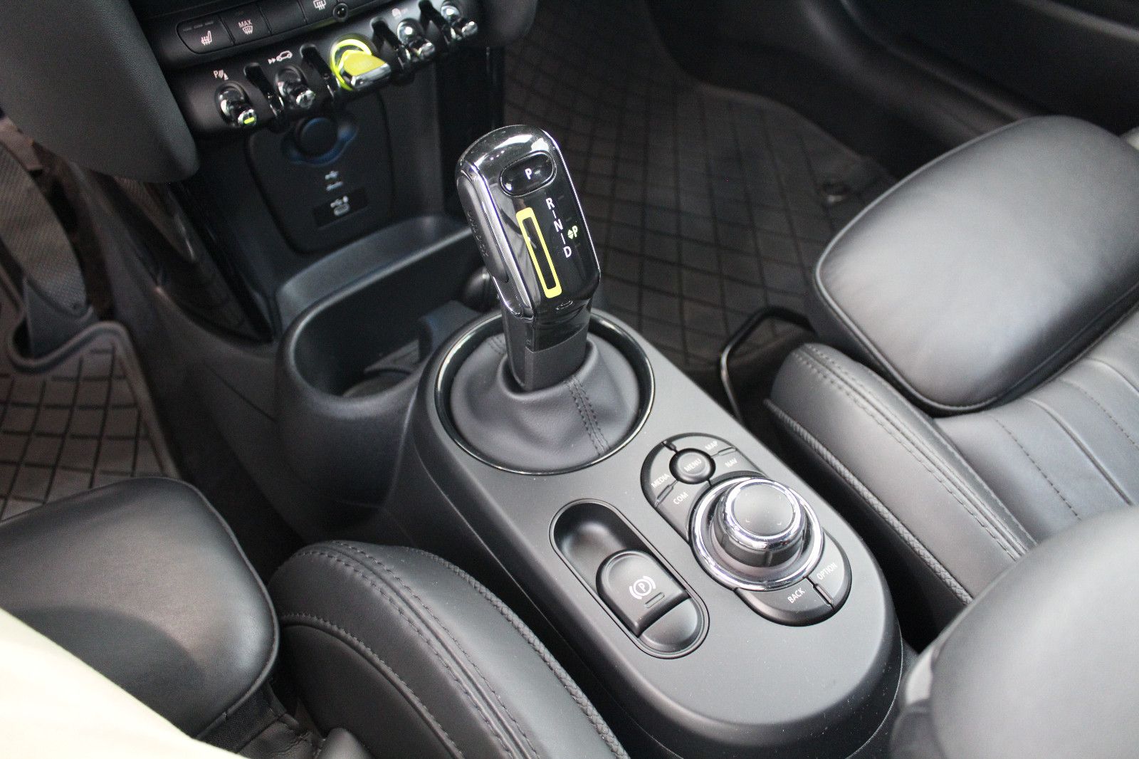 MINI COOPER SE Yours Trim Edition - Samsaru's Car Outlet