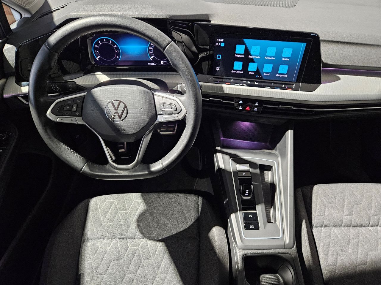 Volkswagen Golf 1.5 TSI Move DSG - Samsaru's Car Outlet