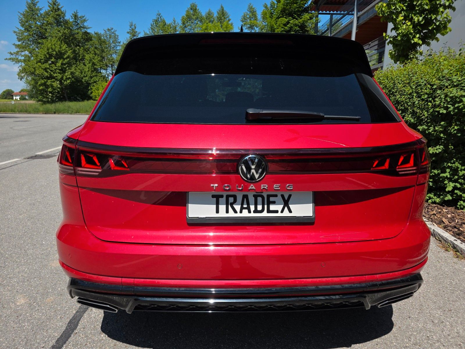 Volkswagen Touareg 3.0 TDI 4Motion R-Line - Samsaru's Car Outlet