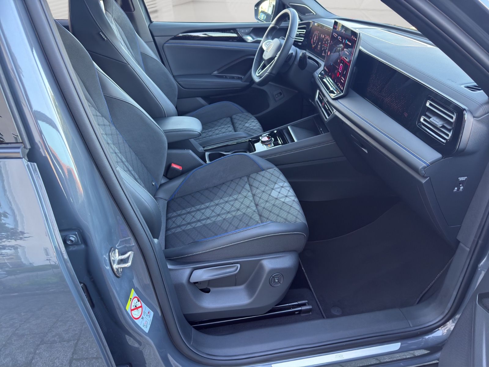 Volkswagen Tiguan 2.0 TSI DSG 4M R-Line»PANO»AHK»HuD»HK»20"