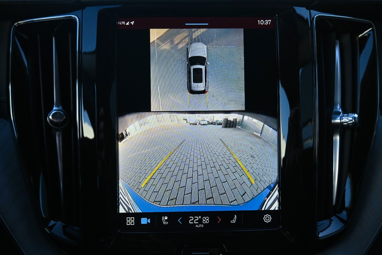 Volvo XC60 B5 B AWD Ultra Dark*PANO*360°*LUFT*ACC*AHK