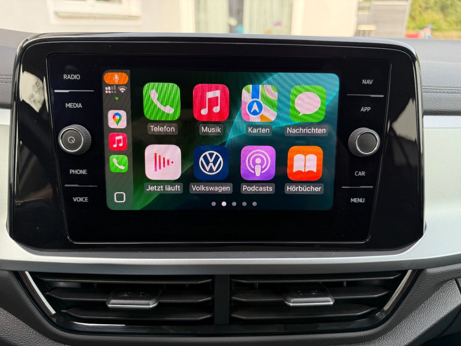 Volkswagen T-Roc Life - Samsaru's Car Outlet