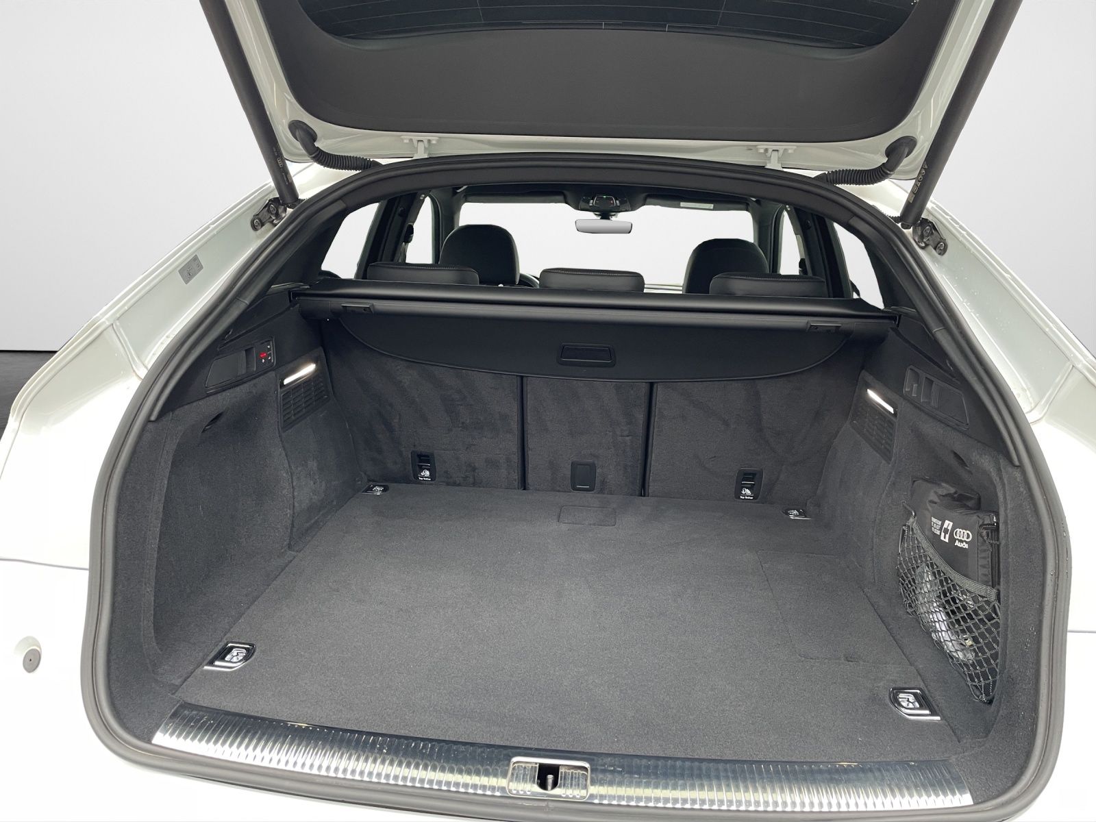 Audi Q5 Sportback 55 TFSI e S tronic quattro S line - Samsaru's Car Outlet