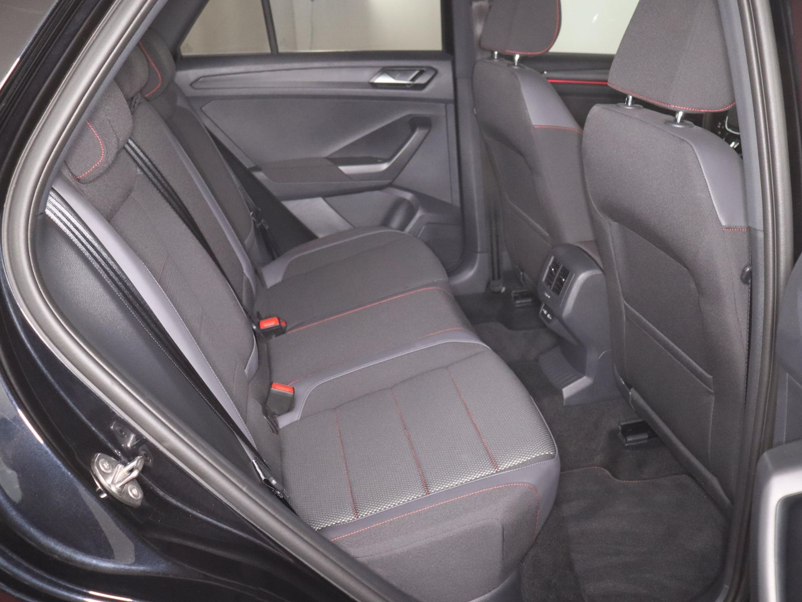 Volkswagen T-Roc R-Line - Samsaru's Car Outlet