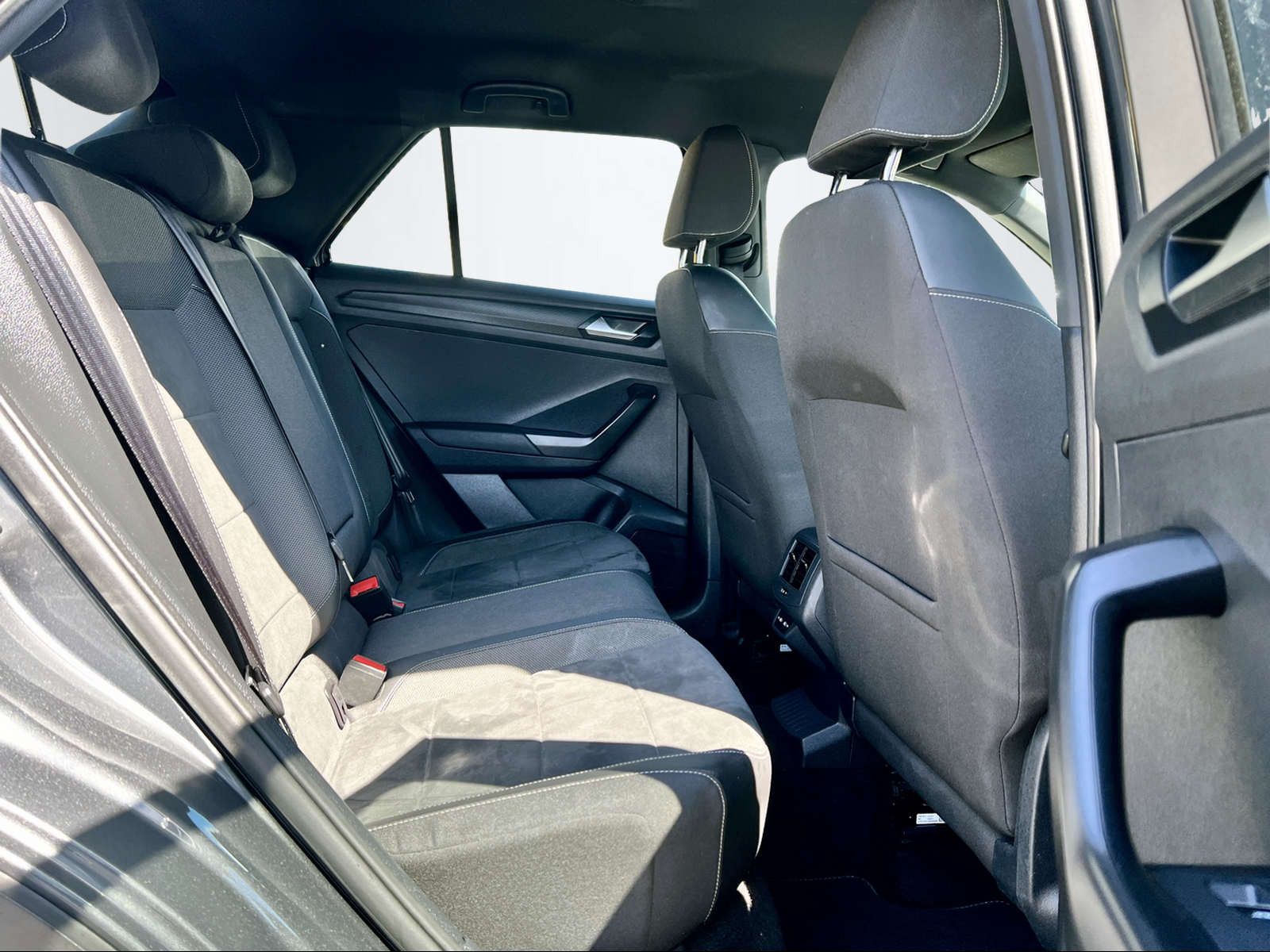 Volkswagen T-Roc R-Line - Samsaru's Car Outlet