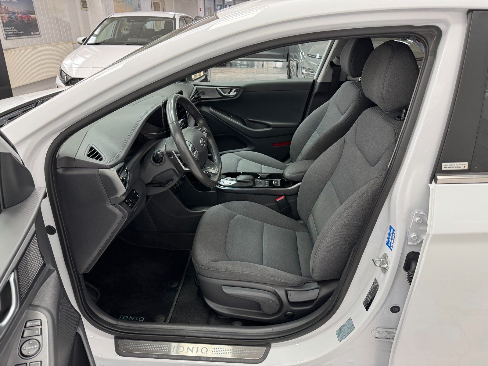 Hyundai IONIQ Style Elektro - Samsaru's Car Outlet