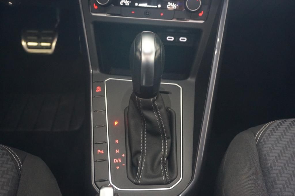 Volkswagen POLO 1,0 TSI DSG R-LINE KAMERA SHZ ACC LED NAVI