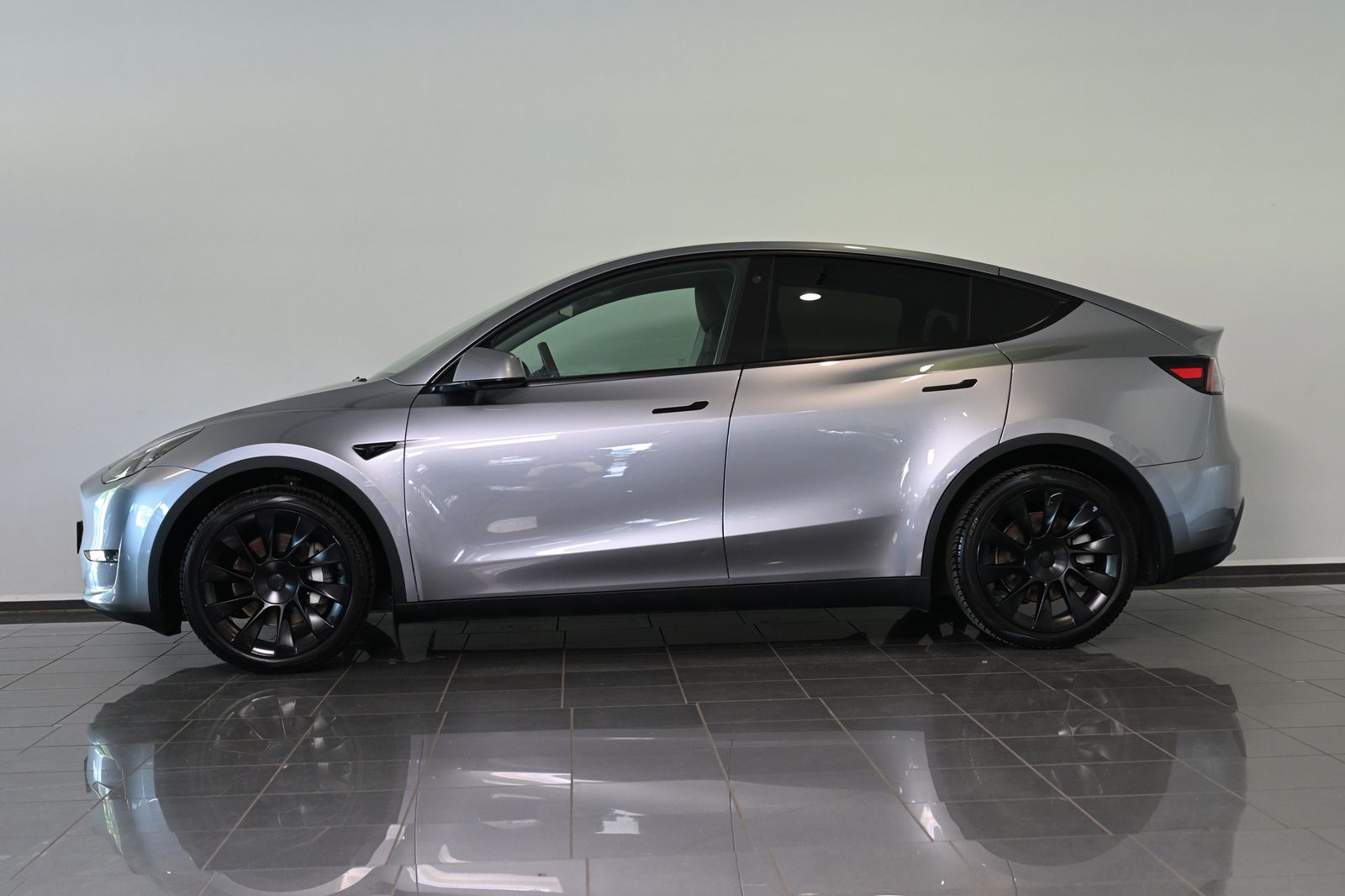 Tesla Model Y Long Range Dual AWD Pano ACC 20"