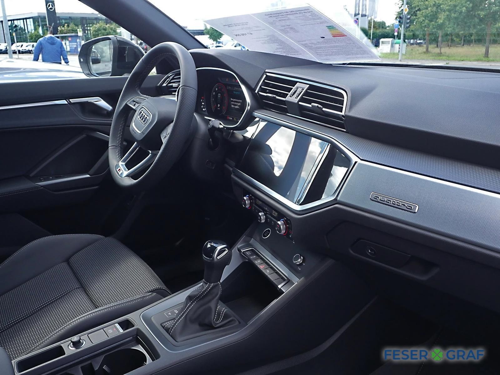 Audi Q3 S line 40 TFSI quattro AHK Pano RFK ACC LED