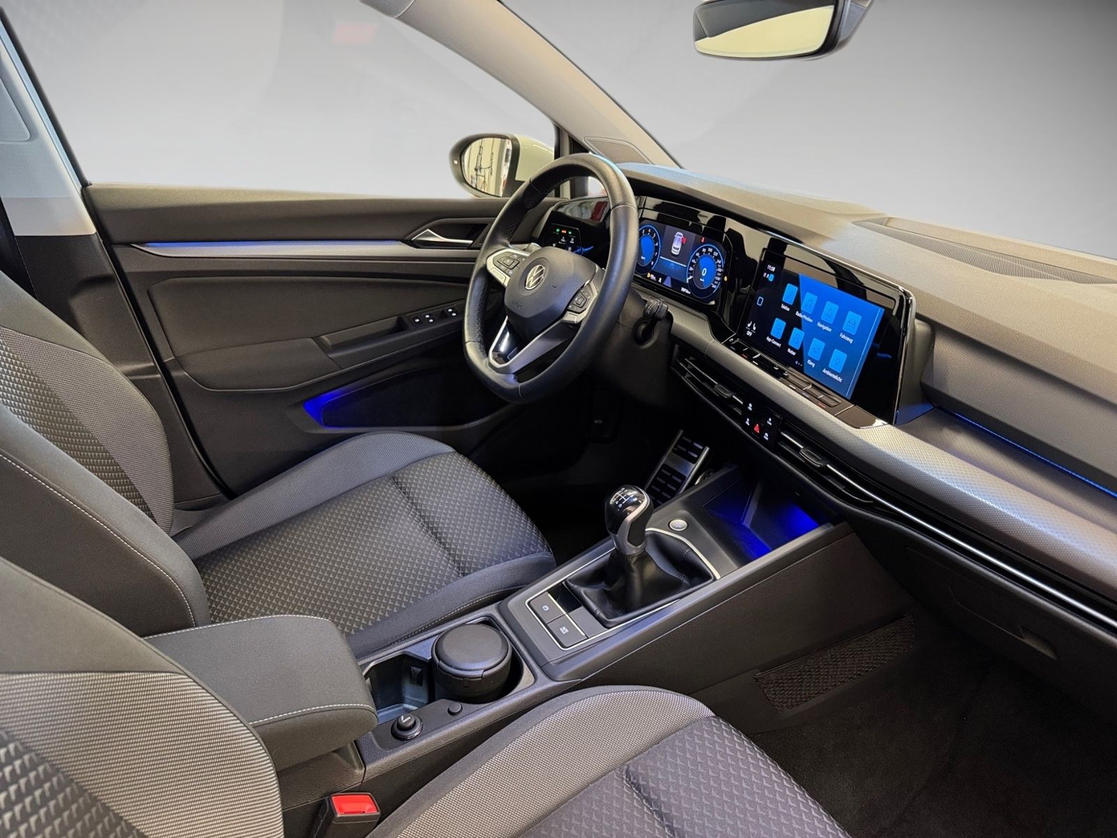 Volkswagen Golf VIII 1.5 TSI Active - Samsaru's Car Outlet