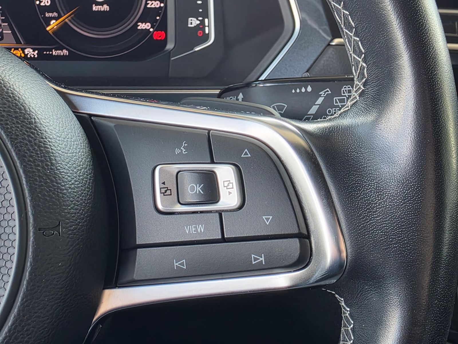 Volkswagen Tiguan 2.0 TSI DSG 4M R-Line - Samsaru's Car Outlet
