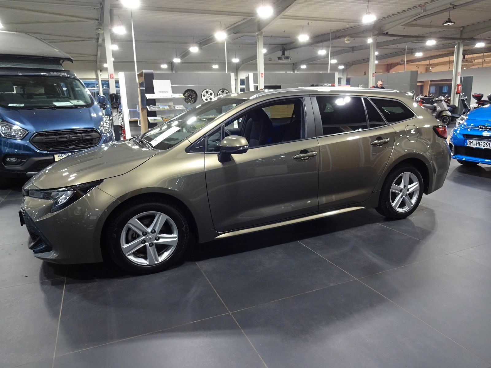 Toyota Corolla Touring Hybrid Active - Samsaru's Car Outlet