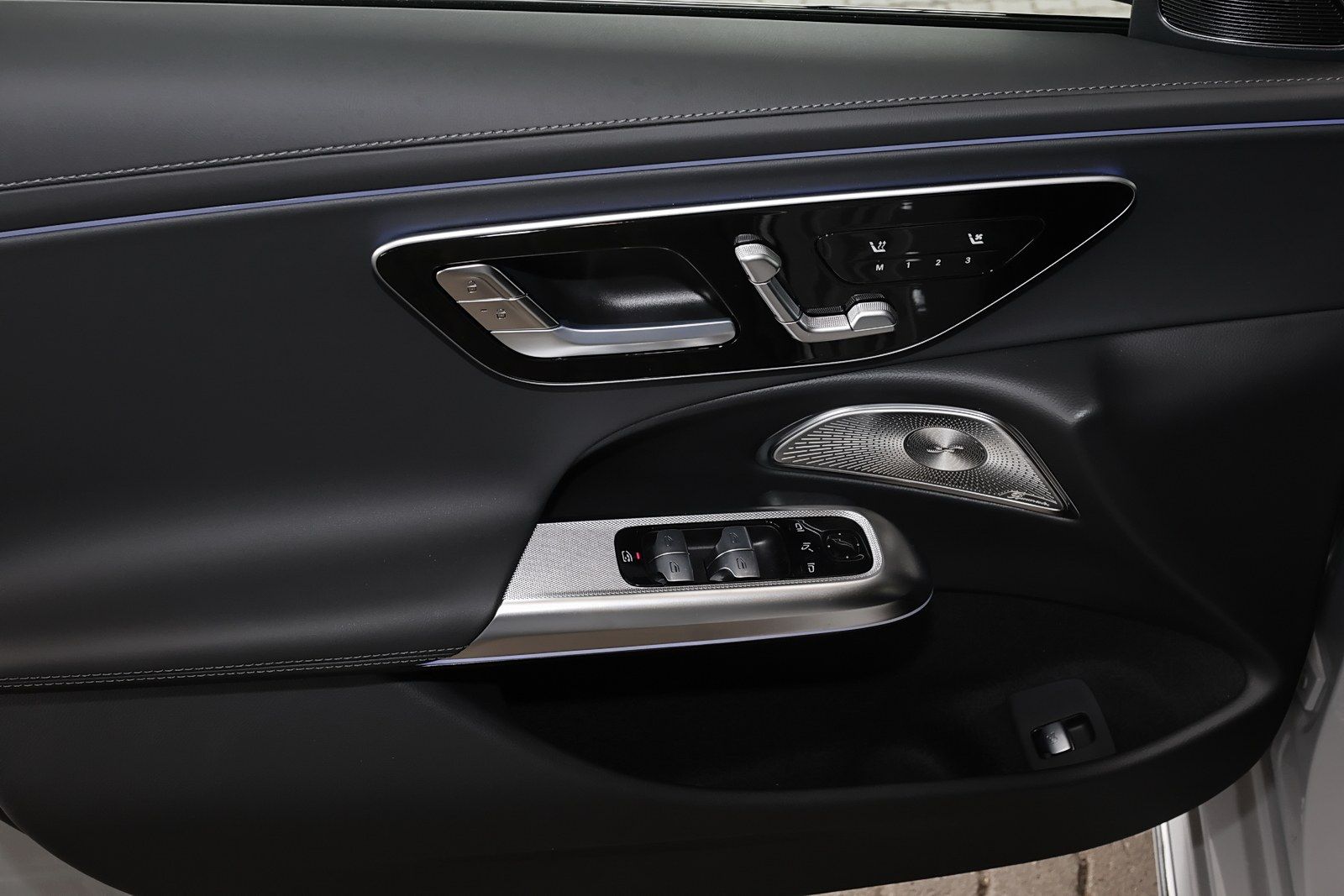 Mercedes-Benz E 450 d 4M T AMG MBUX+360°+DIG-LED+Pano+AHK+Nigh