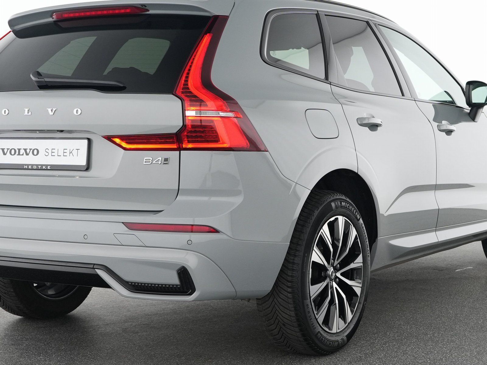 Volvo XC60 B4 AWD Geartronic Plus Dark ACC*BLIS*LEDER