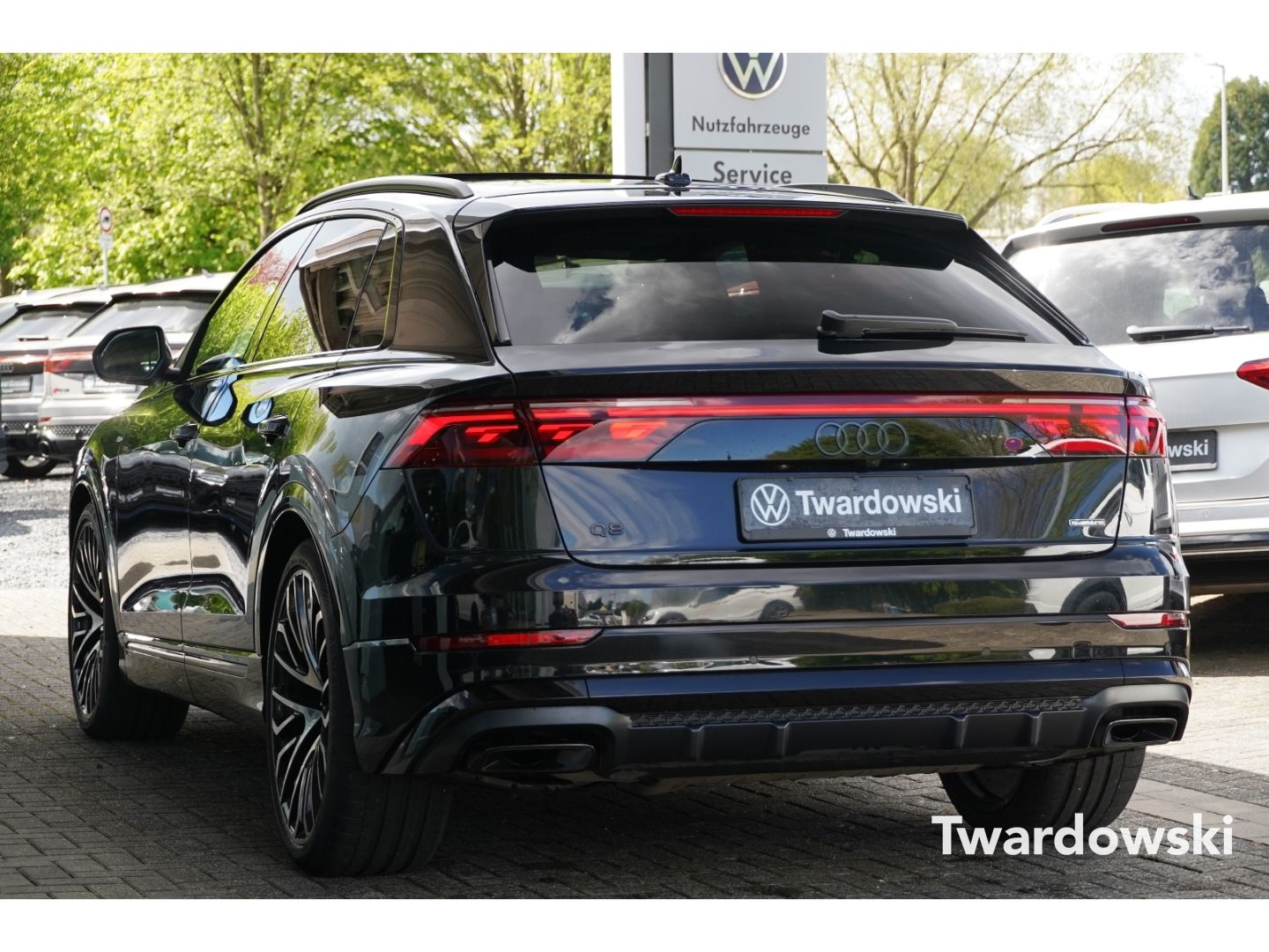 Audi Q8 50 TDI S line Pano HUD Matrix 23''B&O AHK 360