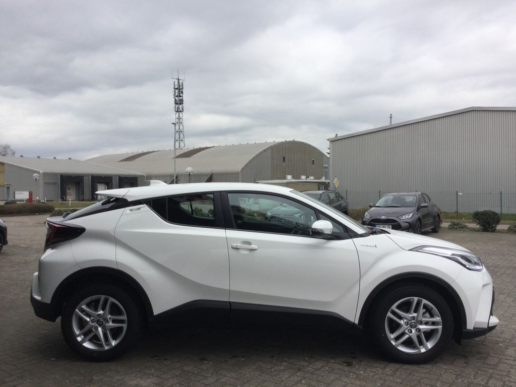 Toyota C-HR Hybrid Business-Edition - Samsaru's Car Outlet