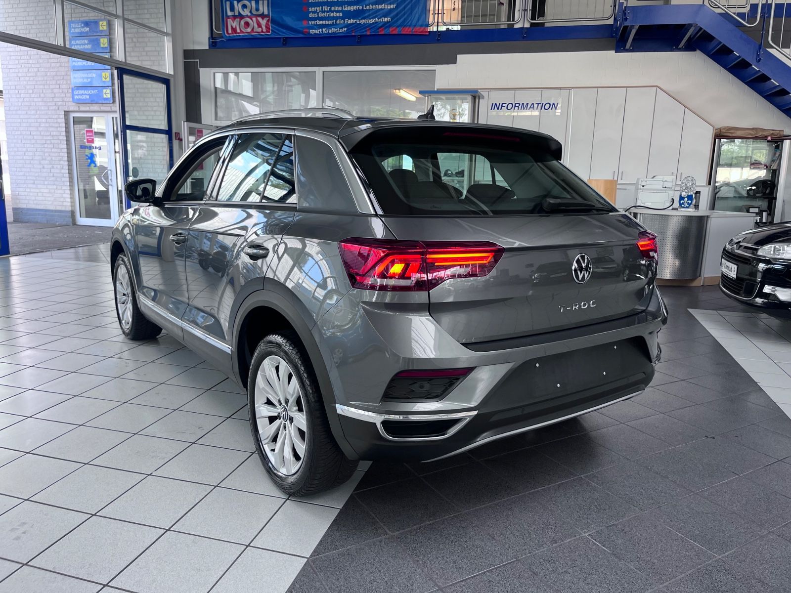 Volkswagen T-Roc Sport - Samsaru's Car Outlet