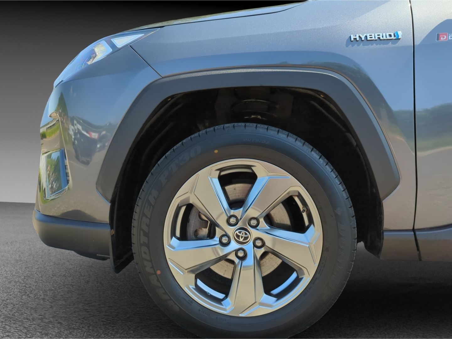 Toyota RAV 4 Hybrid 4x4 - Samsaru's Car Outlet