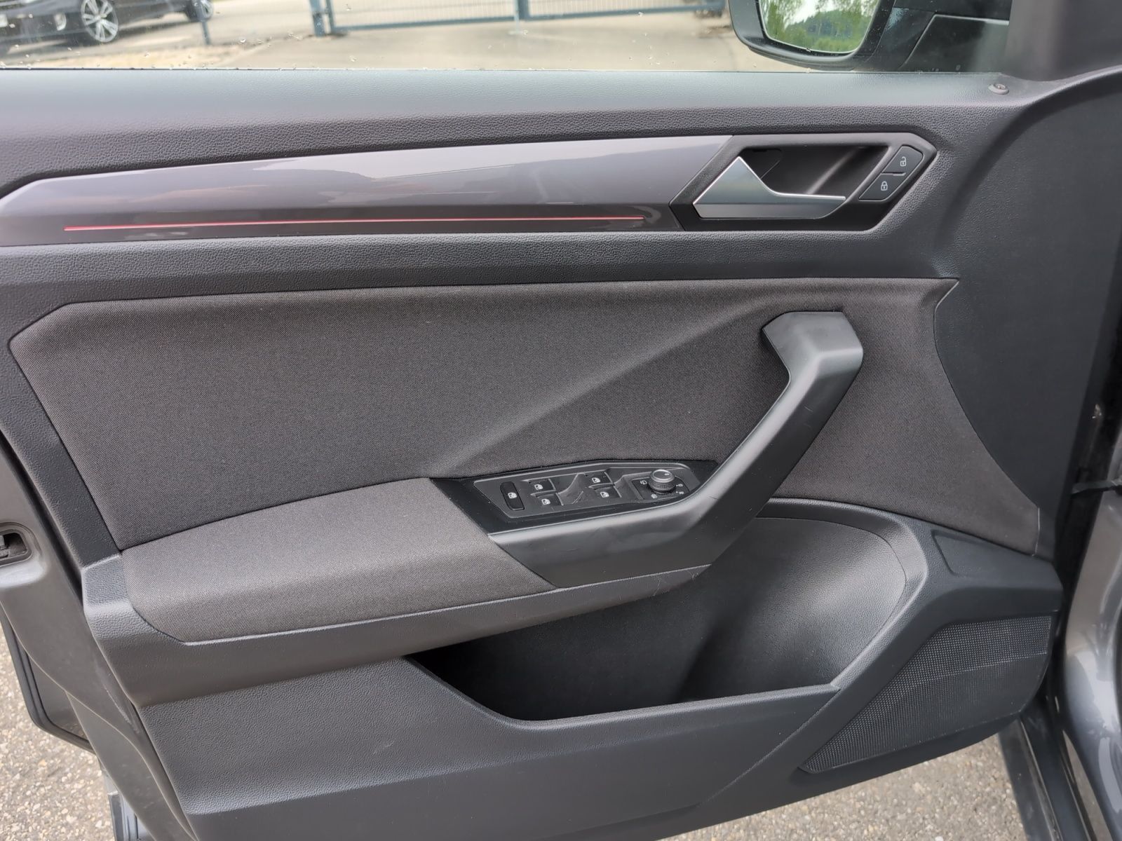 Volkswagen T-Roc 1.5TSI Sport DSG - Samsaru's Car Outlet