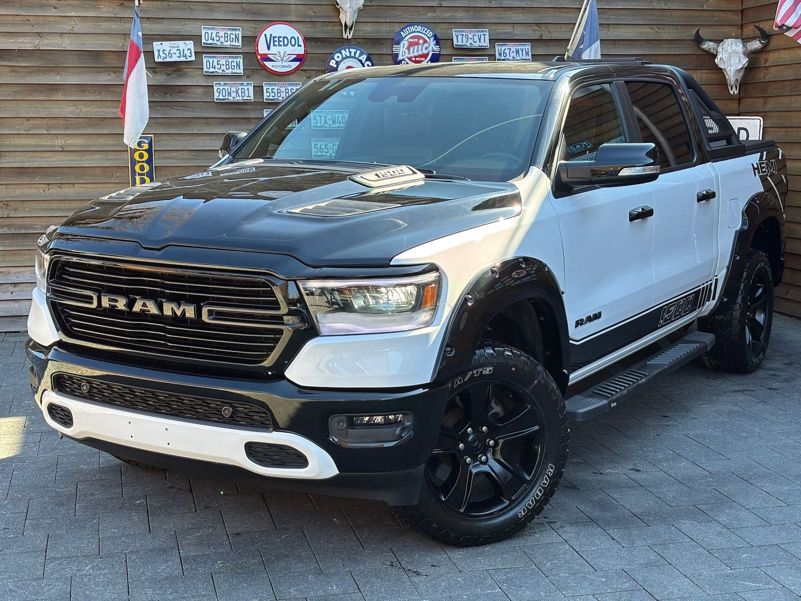 Dodge RAM 1500 Laramie 5.7L 12Zoll Display 4x4 LPG AHK